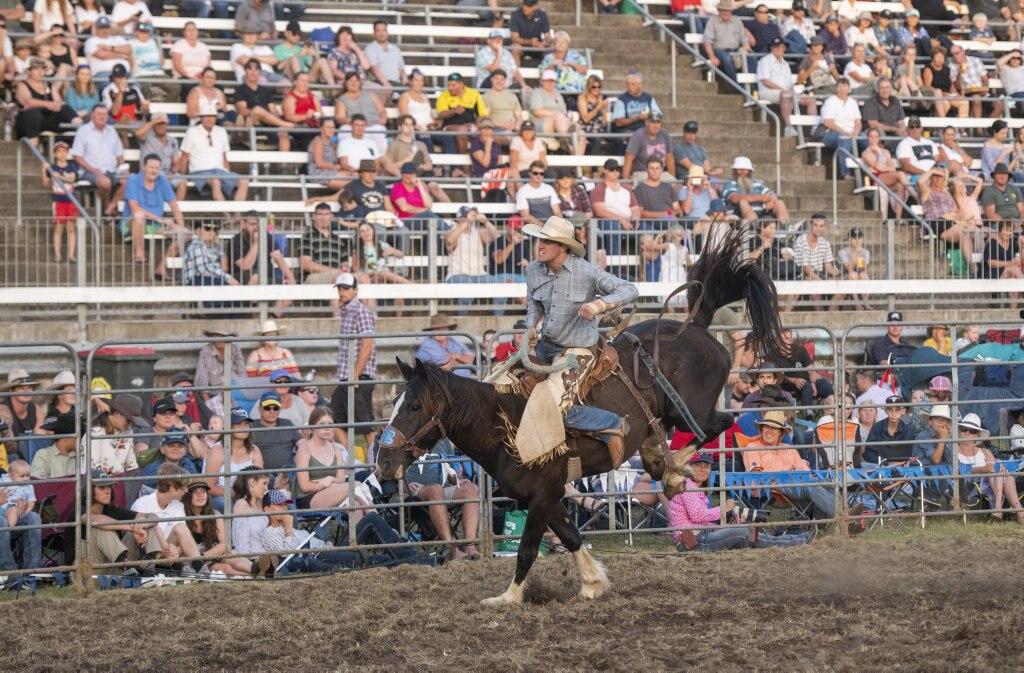 Zeb Pearce gets close to the crowd in the saddle bronc at the Lawrence Twilight Rodeo. Picture: Adam Hourigan