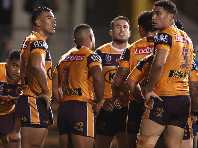 SYDNEY, AUSTRALIA - JULY 17: The Broncos look dejected during the round 10 NRL match between the Wests Tigers and the Brisbane Broncos at Leichhardt Oval on July 17, 2020 in Sydney, Australia. (Photo by Cameron Spencer/Getty Images)