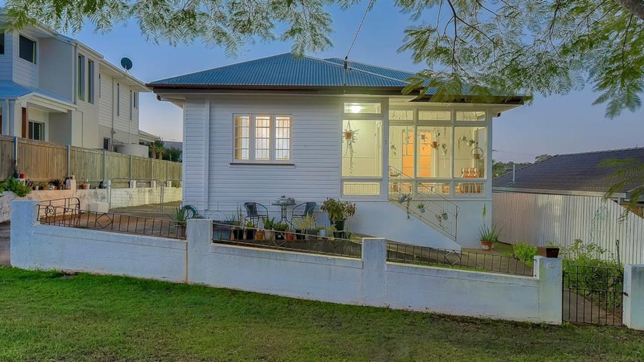 This property at 7 Kennion St, Mitchelton, is for sale.