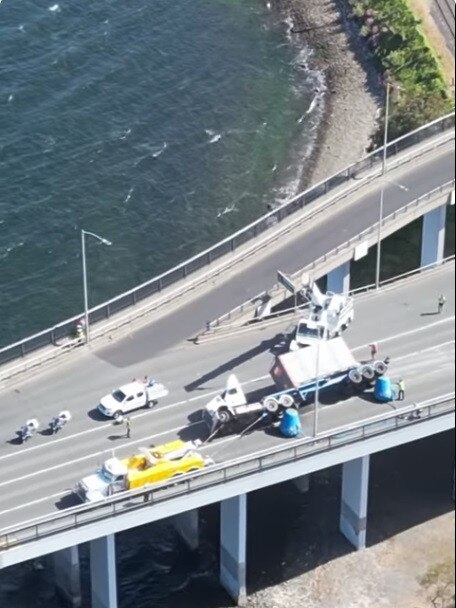 Truck rollover on Tasman Bridge. Video by ‘Mudda Bruddas’