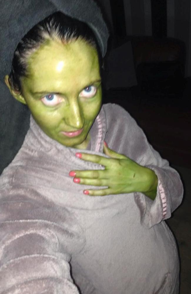 Mum Turns Green After Applying Fake Tan That Was Out Of Date Photo