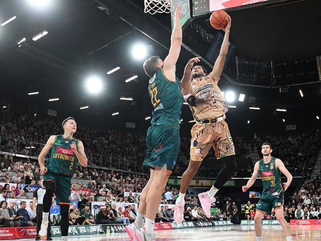 Keanu Pinder was a dominant force for the Taipans despite the best defensive efforts of Will Magnay. (Photo by Steve Bell/Getty Images)