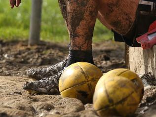 s07le202YVMDFL (Div 2): Seville v kinglakeGeneric mud picture.