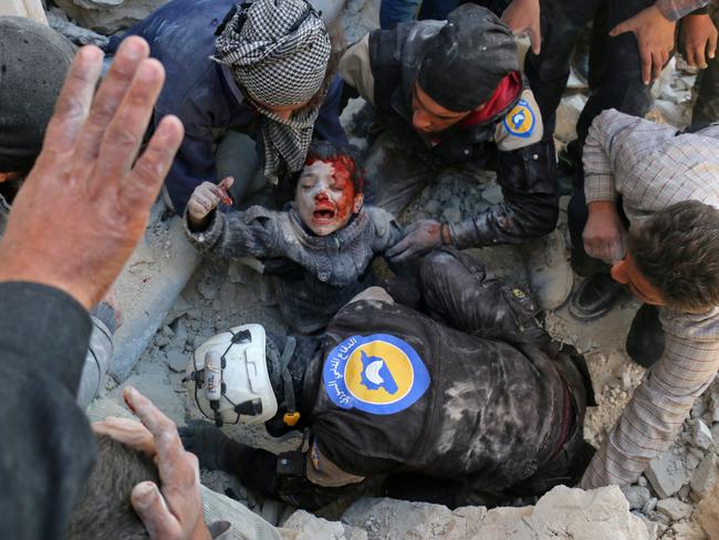 Spot News - Second Prize, Stories ©Ameer Alhalbi, Agence France-Presse Title: Rescued From the Rubble Syrian civil defence volunteers, known as the White Helmets, rescue a boy from the rubble following a reported barrel bomb attack on the Bab al-Nairab neighborhood of Aleppo on 24 November 2016.