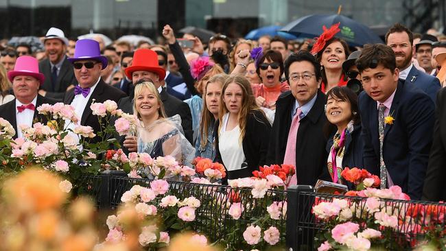 Spot the economist? Fans cheer on the horses during Melbourne Cup Day at Flemington Racecourse on November 7, 2017 in Melbourne, Australia. (Image: Quinn Rooney/Getty Images)