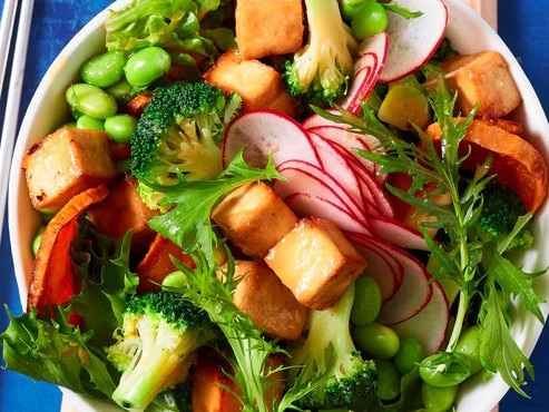 Low calorie meals: Miso-glazed tofu & sweet potato salad.