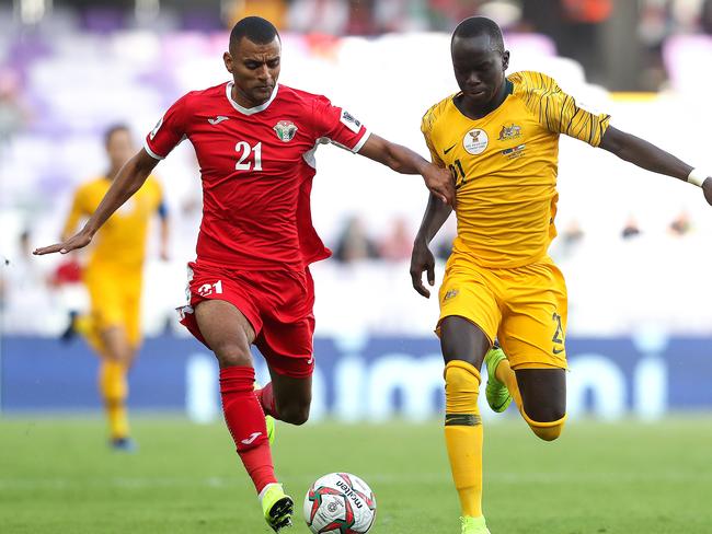 AL AIN, UNITED ARAB EMIRATES - JANUARY 06: Salem Al-Ajalin (L) of Jordan competes for the ball with Awer Mabil of Australia during the AFC Asian Cup Group B match between Australia and Jordan at Hazza Bin Zayed Stadium on January 06, 2019 in Al Ain, United Arab Emirates. (Photo by Francois Nel/Getty Images)
