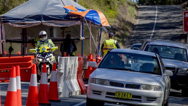 Drivers queque at a Coolangatta border checkpoint. Picture: Jerad Williams