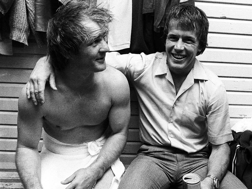 NSW halfback Tommy Raudonikis (L) and his Qld counterpart Greg Oliphant share a beer after the first State of Origin in 1980.