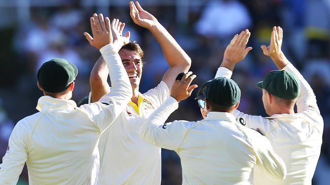 Pat Cummins tore through the South African middle order.
