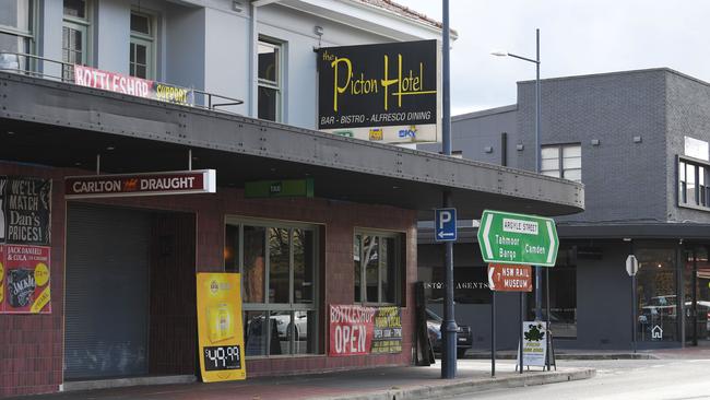 Picton Hotel.