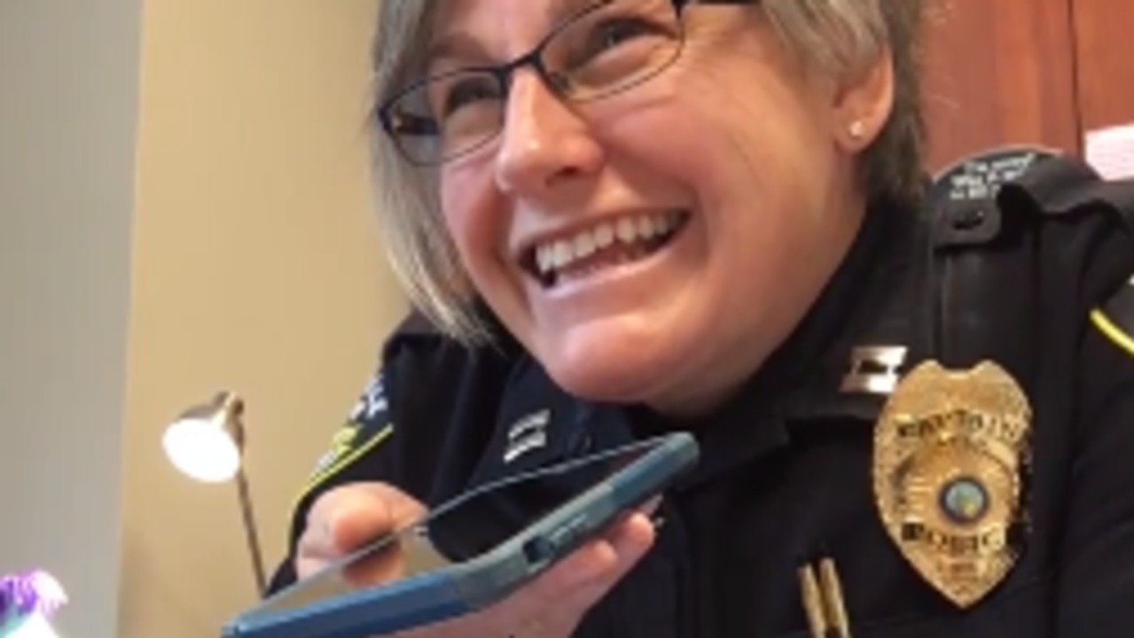 Police Officer Pranks Phone Scammer Who Threatens Her