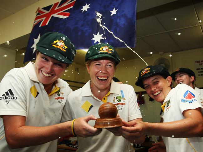 Alex Blackwell (centre) celebrates the 2011 Ashes win with teammates.