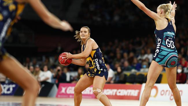 MELBOURNE, AUSTRALIA - MAY 29: Stephanie Wood of the Lightning looks to pass the ball during the round 12 Super Netball match between Melbourne Vixens and Sunshine Coast Lightning at John Cain Arena, on May 29, 2022, in Melbourne, Australia. (Photo by Daniel Pockett/Getty Images)