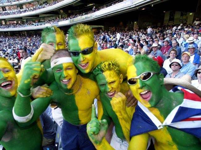 Aussie cheer squad. Crowd. 2003 Boxing Day Test. Australia v India. 3rd Test. MCG.