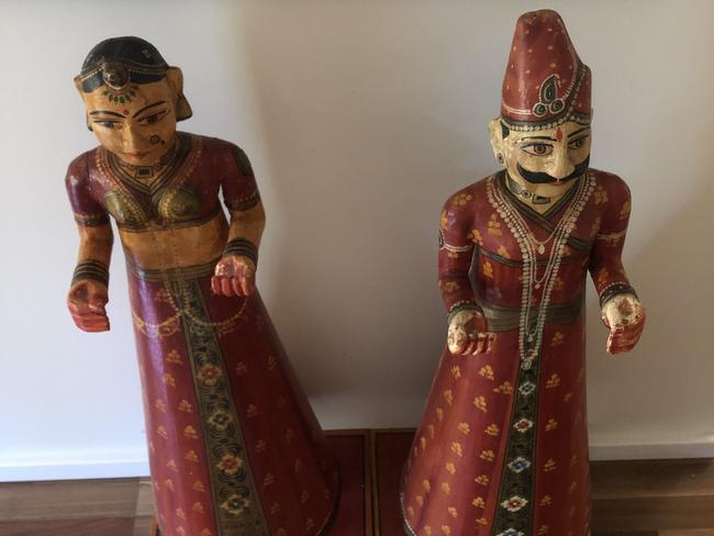 Souvenir statues Raja and Rani. Susan Kurosawa