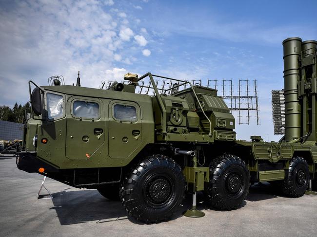 (FILES) In this file photo taken on August 22, 2017 Russian S-400 anti-aircraft missile launching system is displayed at the exposition field in Kubinka Patriot Park outside Moscow during the first day of the International Military-Technical Forum Army-2017. - President Recep Tayyip Erdogan said on June 25, 2019 that NATO-member Turkey would take delivery of Russia's S-400 missile defence system in July -- a deal that has created tensions with the United States. (Photo by Alexander NEMENOV / AFP)