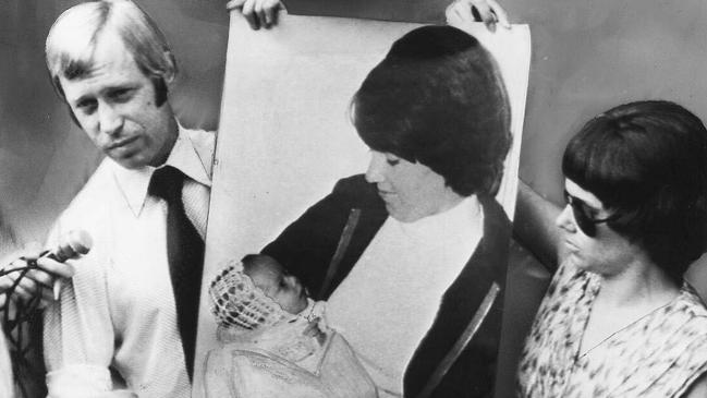 Grieving parents Michael and Lindy Chamberlain holding a picture of their daughter Azaria during a coroner's inquest into her mysterious death. 