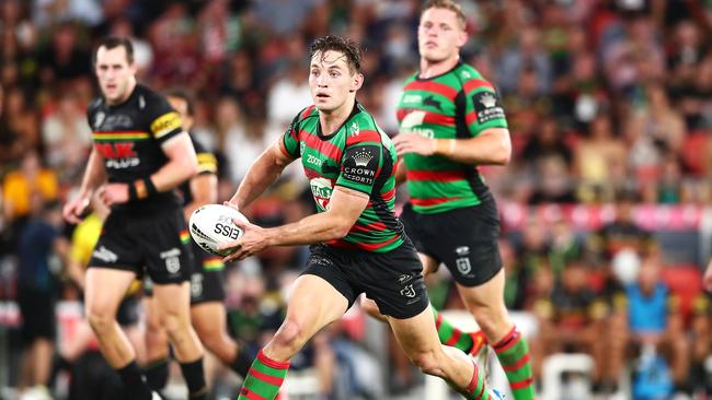 BRISBANE, AUSTRALIA - OCTOBER 03: Cameron Murray of the Rabbitohs passes during the 2021 NRL Grand Final match between the Penrith Panthers and the South Sydney Rabbitohs at Suncorp Stadium on October 03, 2021, in Brisbane, Australia. (Photo by Chris Hyde/Getty Images)