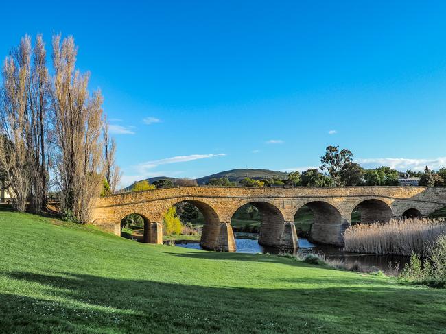 6/20STEP BACK IN TIME IN RICHMONDRichmond is a picture-perfect historic village in the heart of the Coal River Valley. The town's bridge (pictured), was built by convicts in the 1820s, and is the oldest bridge still in use in Australia. gurl