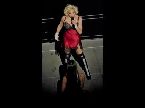 Madonna demands 'respect' during Miami show