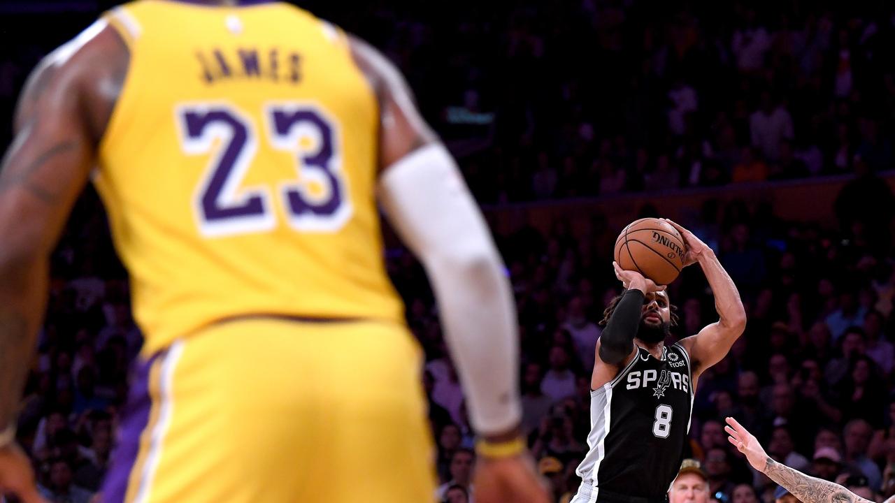 LeBron James hits clutch jumper to lead Los Angeles Lakers to