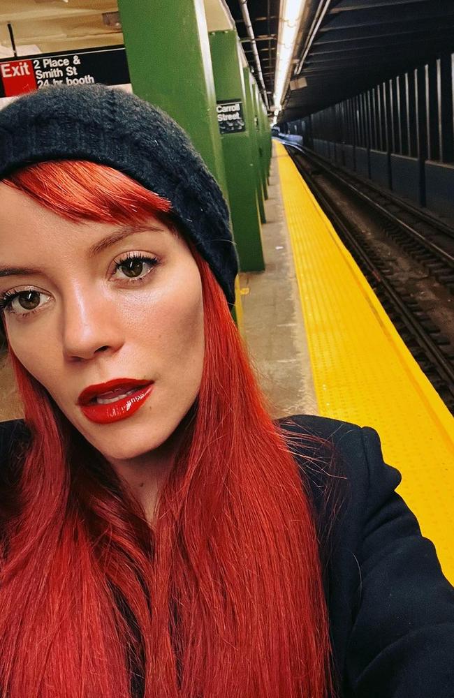 Lily Allen showed off her new hair transformation with a subway selfie.