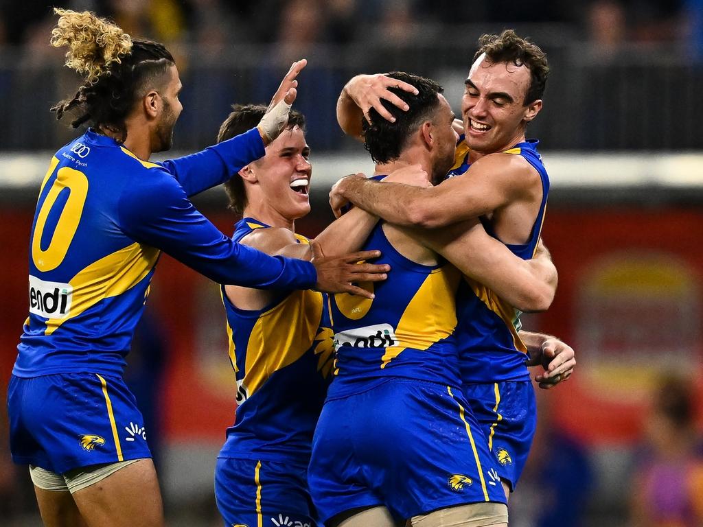 Star midfielder Tim Kelly claims first Eagles B&F, retiring great Shannon  Hurn in top five