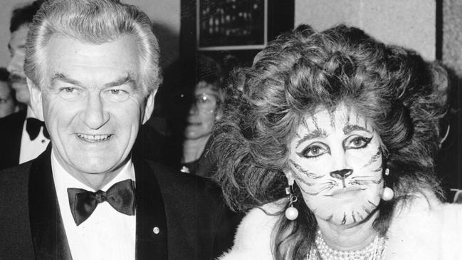 Lillian Frank and Prime Minister Bob Hawke at the premiere of the musical ‘Cats’ in 1985.