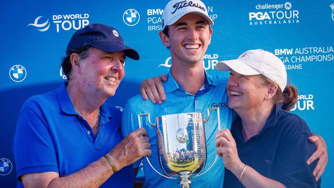 Elvis Smylie celebrates winning the Australian PGA with his parents Peter and Liz. Picture: Patrick Hamilton / AFP