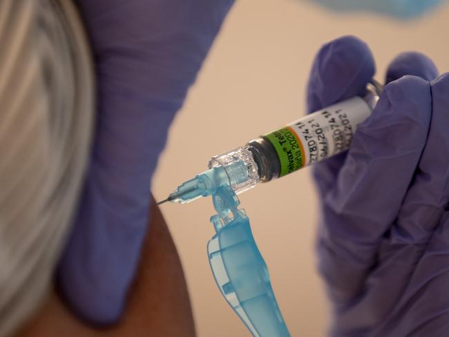 MADRID, SPAIN - OCTOBER 14: A health care worker administers a flu vaccine to a woman at a temporary vaccination centre during the second wave of Coronavirus (COVID-19) pandemic on October 14, 2020 in Las Rozas, near Madrid, Spain. Madrid regional government started today an early flu vaccine campaign as a measure against the coronavirus pandemic, with stock of 1.300.000 doses. (Photo by Pablo Blazquez Dominguez/Getty Images)