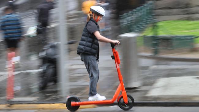 MELBOURNE, AUSTRALIA - NewsWire Photos, SEPTEMBER 26, 2022. Scooter riders in Melbourne CBD. Picture  : NCA NewsWire / David Crosling