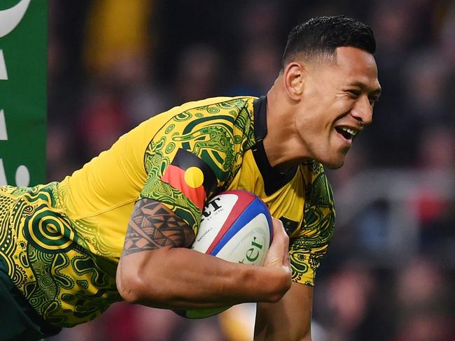 (FILES) In this file photo taken on November 24, 2018 Australia's full-back Israel Folau scores a try during the international rugby union test match between England and Australia at Twickenham stadium in south-west London. - Israel Folau has requested a code of conduct hearing, Rugby Australia said on April 17, 2019 after the governing body moved to sack the star Wallabies fullback over anti-gay comments. (Photo by Ben STANSALL / AFP)