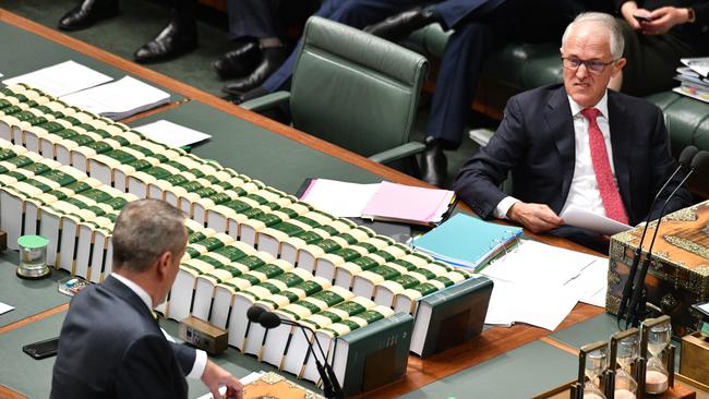 Leader of the Opposition Bill Shorten and Prime Minister Malcolm Turnbull during Question Time following the spill (AAP Image/Mick Tsikas)