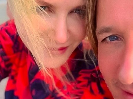 Nicole Kidman updates fan on her moon boot situation with a cute selfie with her husband Keith.