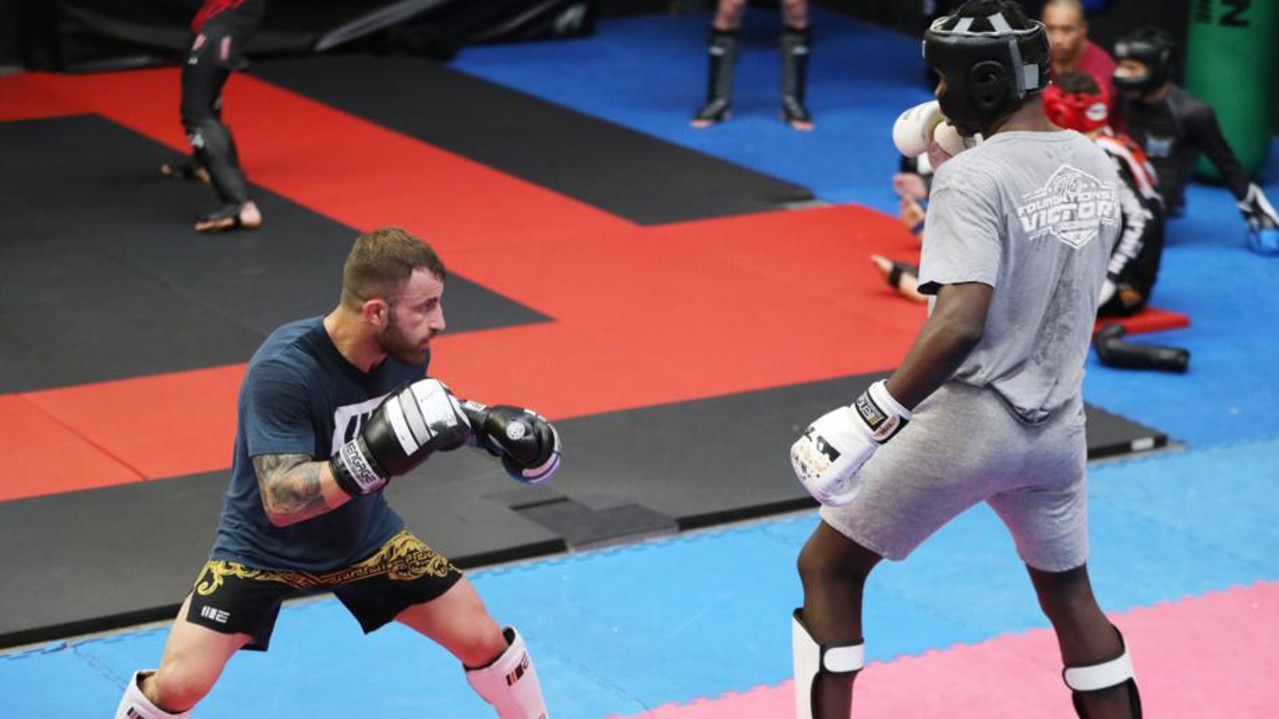 Alex Volkanovski sparring with UFC superstar Israel Adesanya. Credit: Rhys Dal Cin