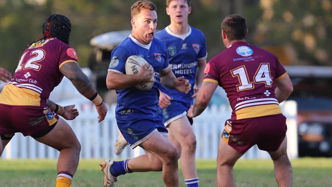 Hamish Holland takes on the line. Picture: Steve Montgomery/Ourfootyteam