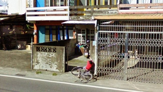 Bizarre Google street view images from around the globe 