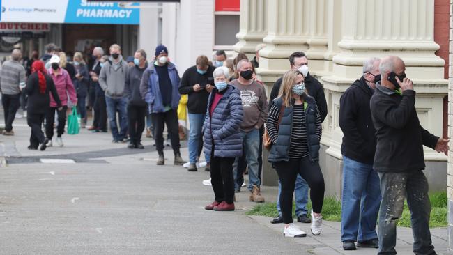 People line up to be tested at the Kilmore COVID-19 testing centre. Wednesday, October 7, 2020. Picture: David Crosling