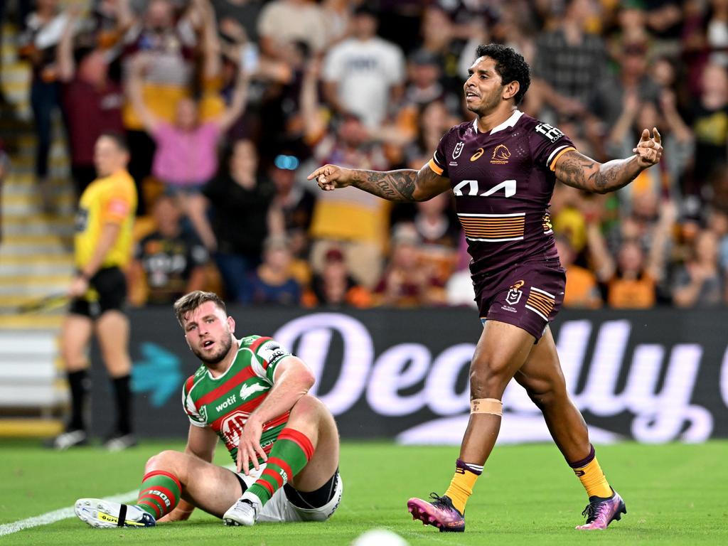 Albert Kelly offers an option in the halves. Picture: Bradley Kanaris/Getty Images