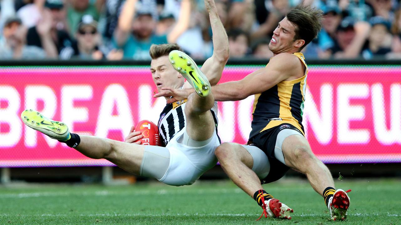 Port Adelaide‘s Robbie Gray marks and gets thrown by Richomd’s Alex Rance in the 2014 elimination final at Adelaide Oval. . Photo Sarah Reed.