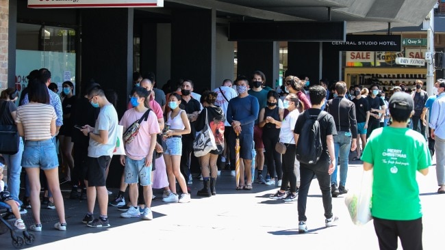 Sydneysiders are seen queuing up at the walk in COVID-19 testing clinic in the CBD ahead of Christmas. Picture: NCA Newswire / Gaye Gerard