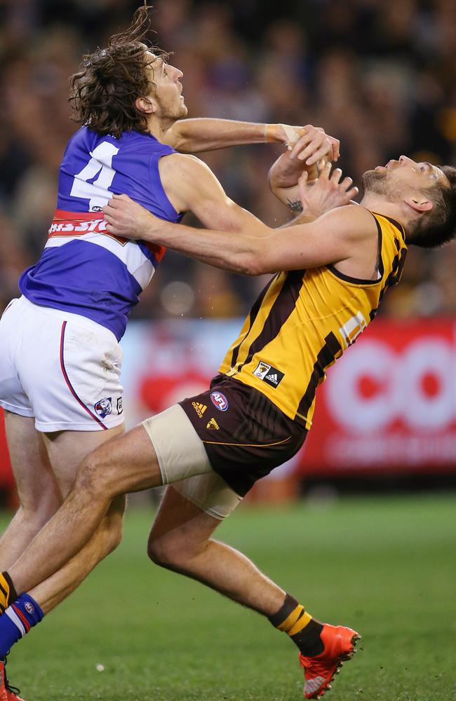 Marcus Bontempelli outmarks Luke Hodge. Picture: Michael Klein.