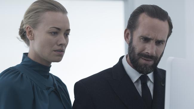 Serena Joy (Yvonne Strahovski) and Commander Waterford (Joseph Fiennes) in The Handmaid’s Tale. (Photo: George Kraychyk/Hulu)