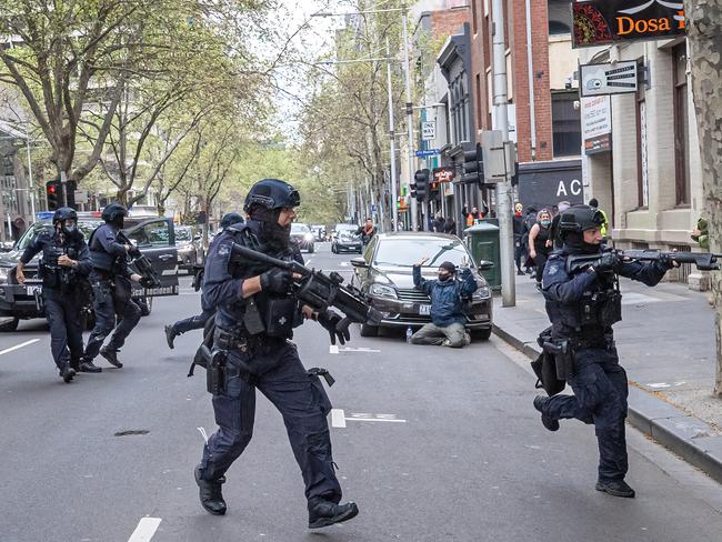 Police arresting anti-lockdown protesters in Melbourne. Picture: Jason Edwards