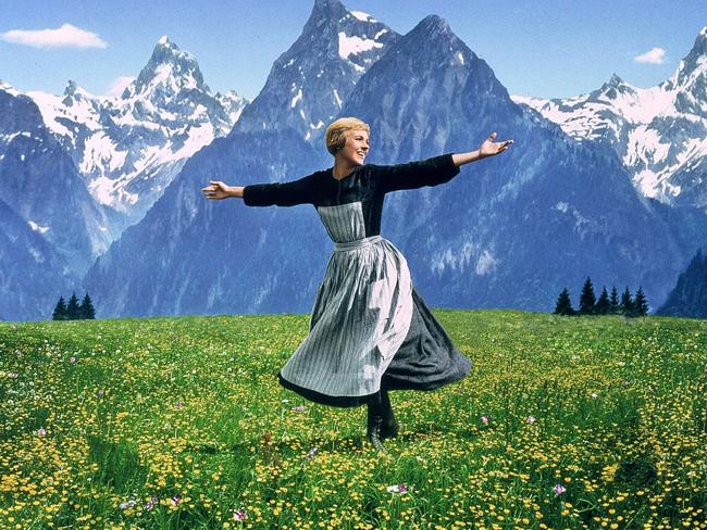 ESCAPE  ..  DT6TK9 JULIE ANDREWS THE SOUND OF MUSIC (1965). Picture: Alamy