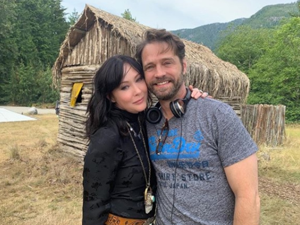 Shannen Doherty with former Beverly Hills, 90210 co-star Jason Ptiestly. Picture: Supplied