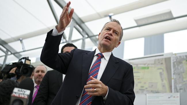 Bill Shorten speaking to construction workers in Melbourne. Picture: AAP