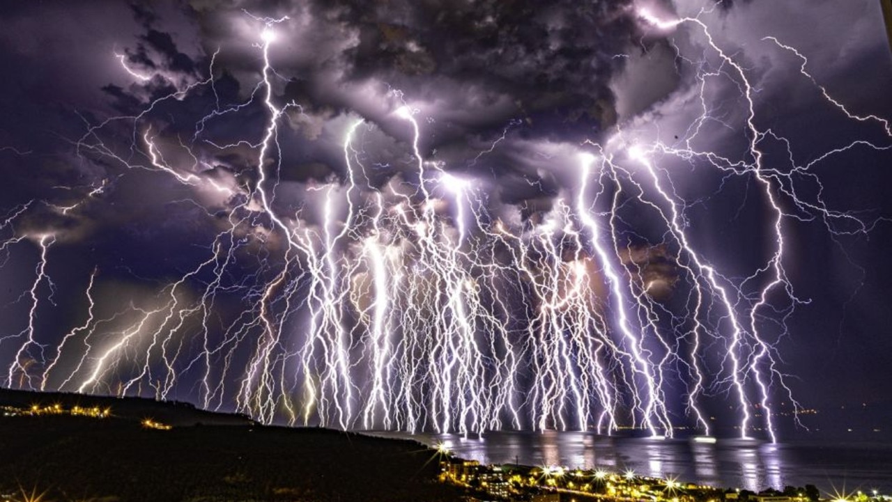 Kids News: Amazing photo shows three types of lightning and 100 ...