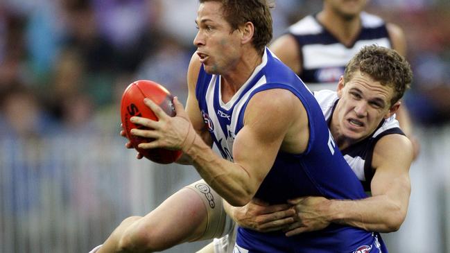 Selwood tackles Shannon Grant during the 2007 qualifying final against North Melbourne.